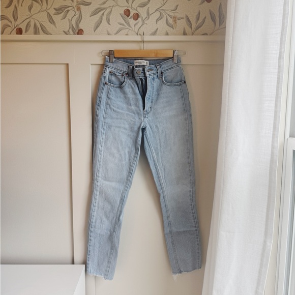 Abercrombie & Fitch Denim - Abercrombie The Skinny High Rise Jean size 24 00R